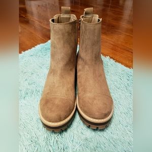 Time And Tru. Boots. Size 9.